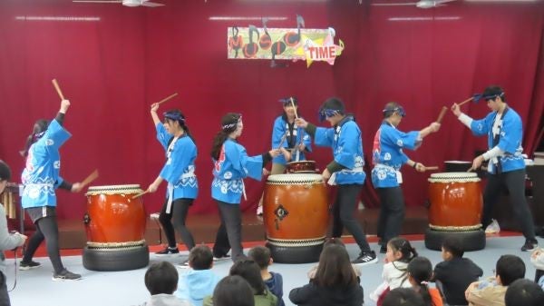 全校生が参加したメル校デー(文化祭)。中学部全員による和太鼓演奏がミュージックタイムを盛り上げました