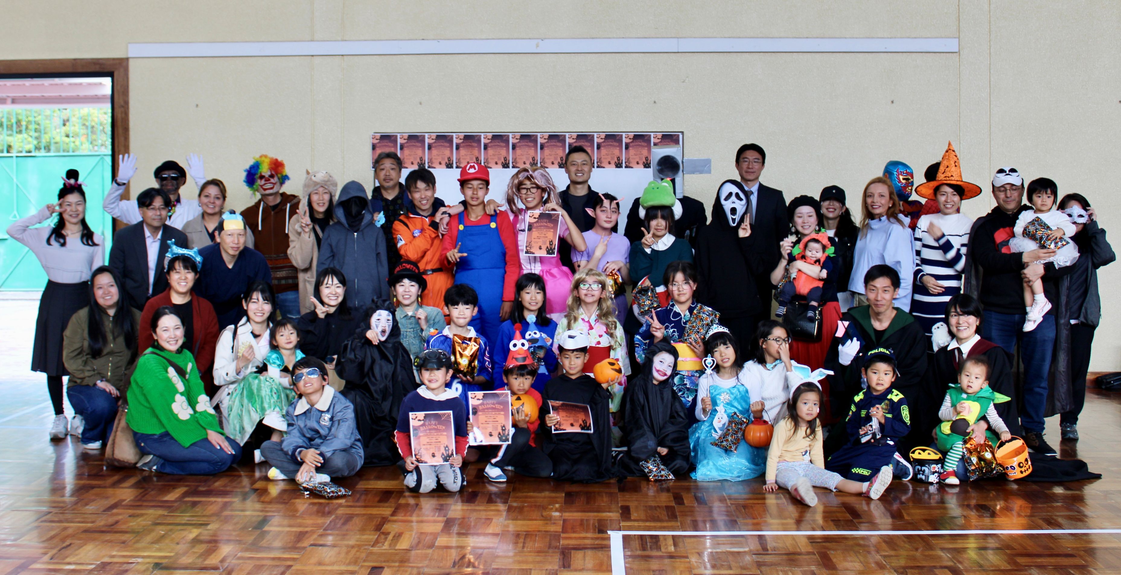 大人も子どももハロウィン集会