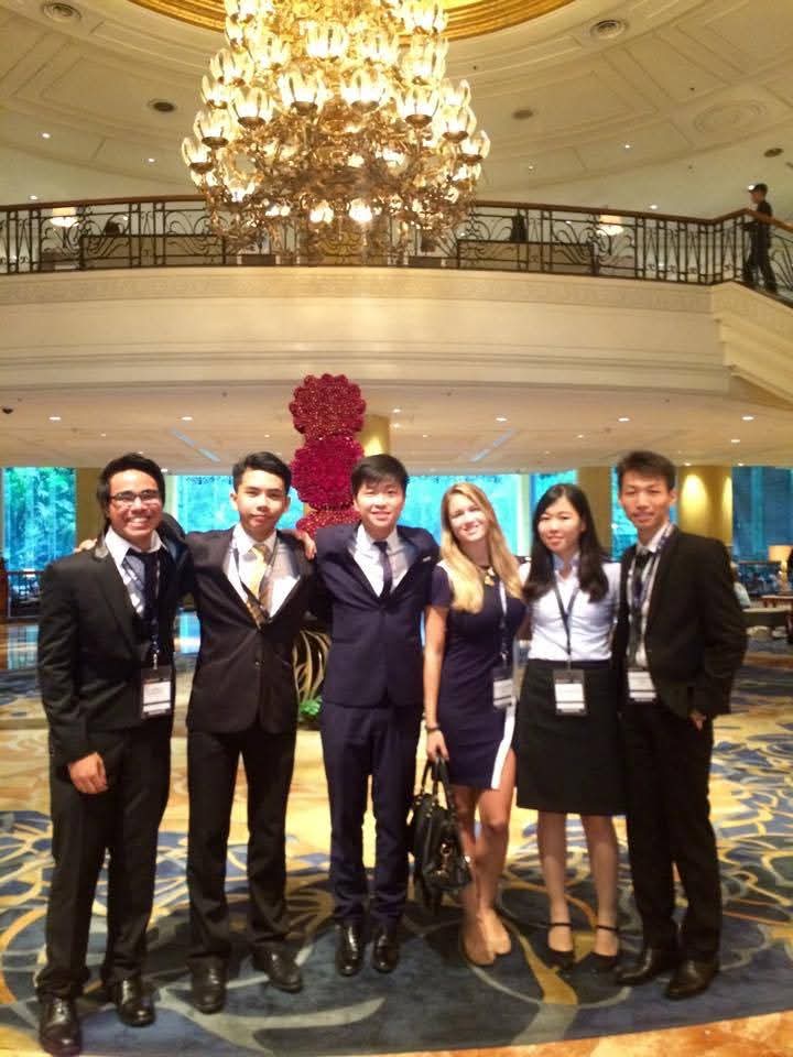 大学2年生時、ハーバード大学運営の国際学生会議に参加した際のチーム