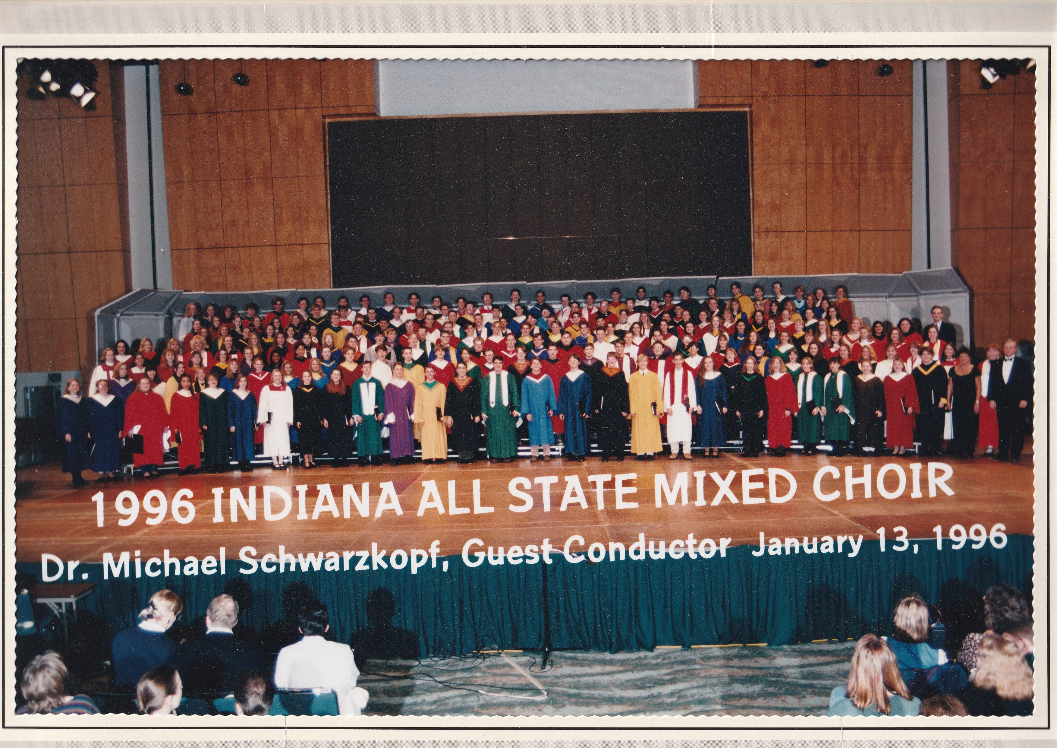 インディアナ州選抜の合唱団演奏会にて。最前列左から4人目が樹さん