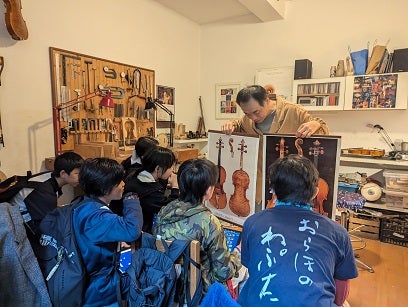 クレモナ・ヴァイオリン工房見学(小学部6年)