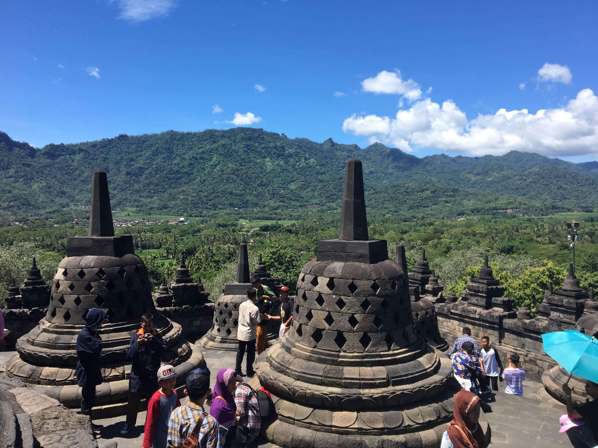 家族で世界遺産ボロブドゥール寺院遺跡群を訪れたときの様子