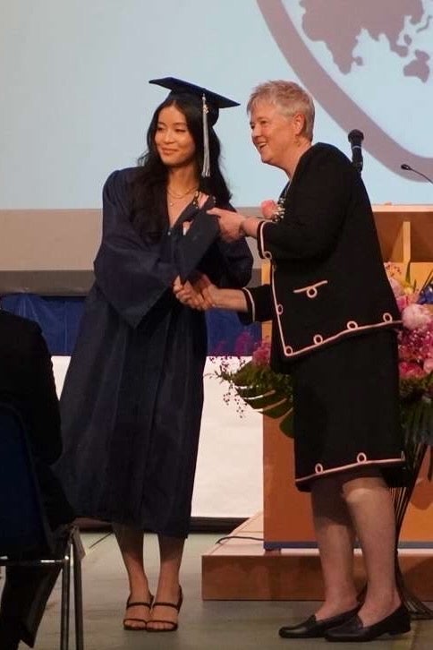 レイの高校の卒業式