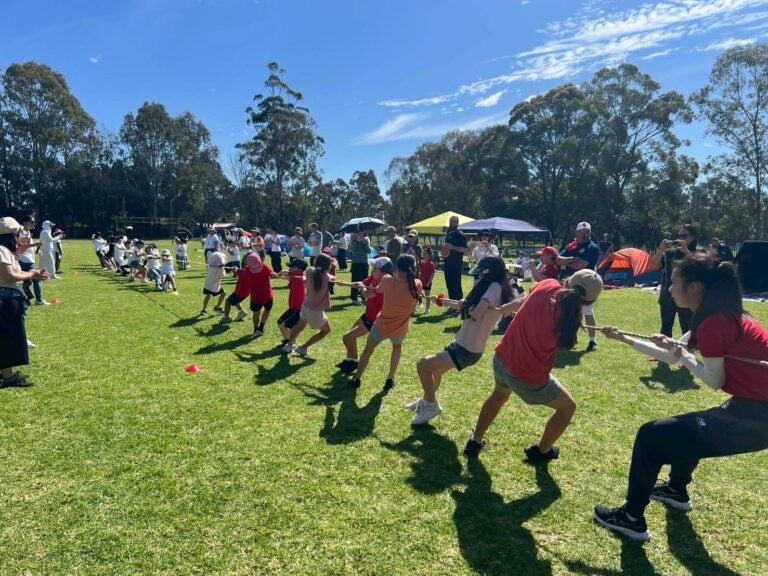 運動会　綱引きは真剣勝負！一瞬たりとも気を抜かずに！