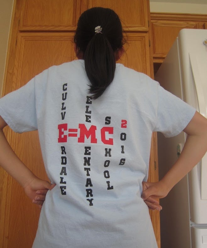 小学生の頃、選抜メンバーとして参加したMath TeamのTシャツ。算数や数学は英語力に関係なく取り組めたことから、好きな教科だったという