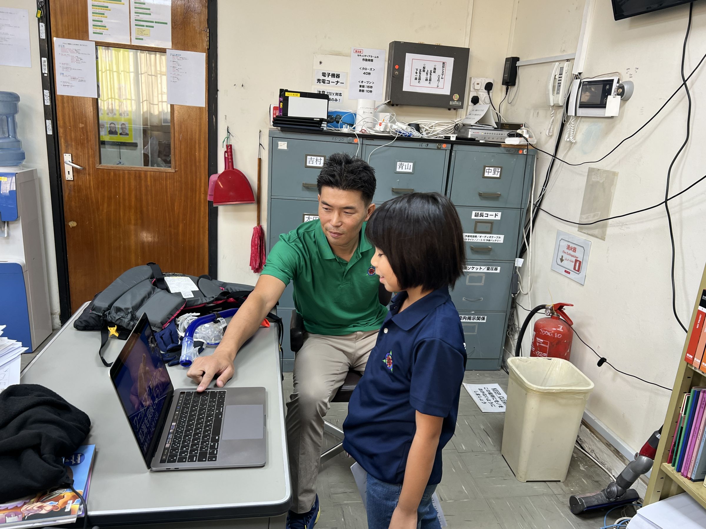 つくば市立学園の森義務教育学校とサウジタイム（総合的な学習の時間）でジッダとつくばのいいところを発表会し合いました  