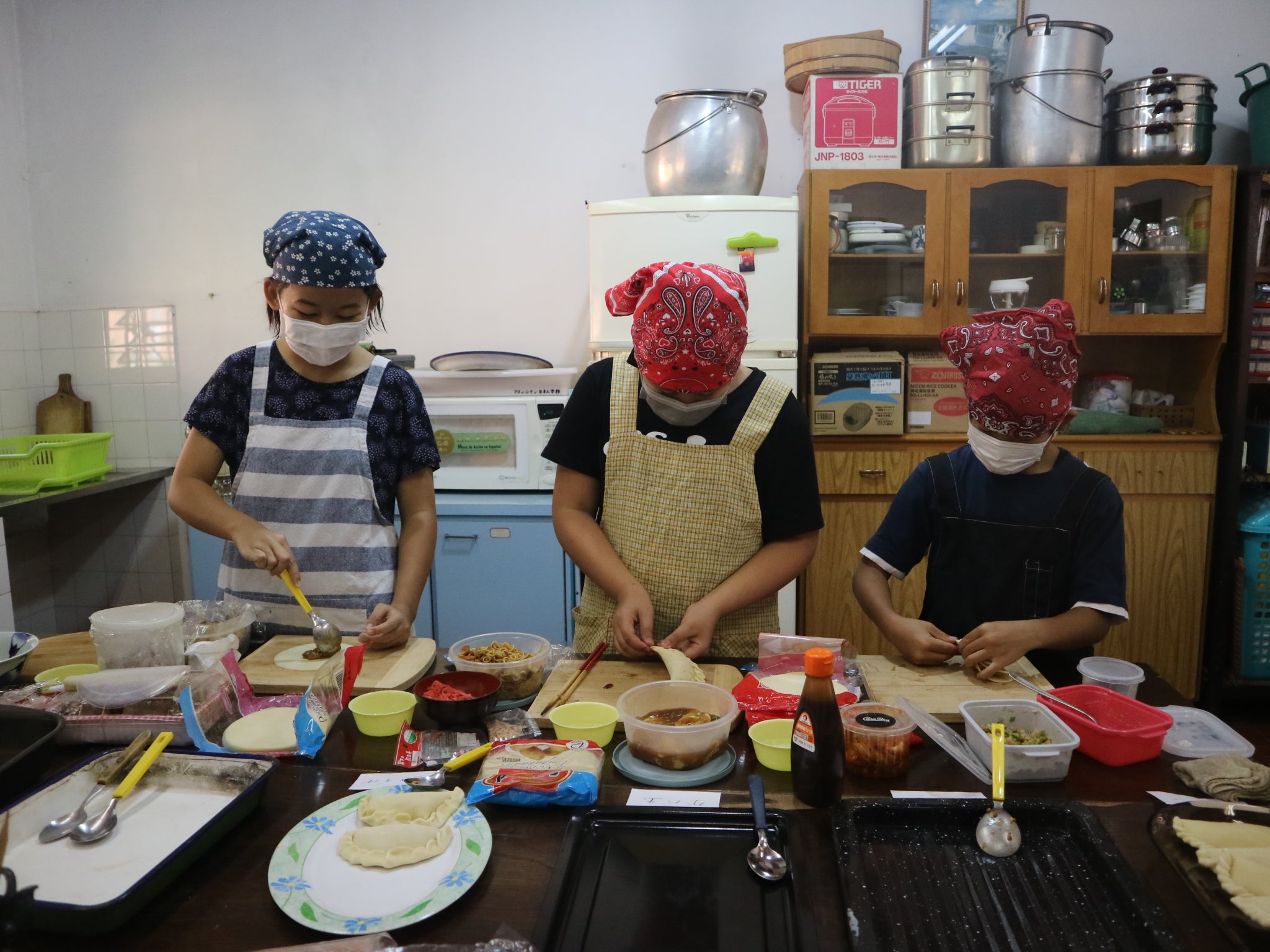 小学部高学年　家庭科　エンパナーダ作り