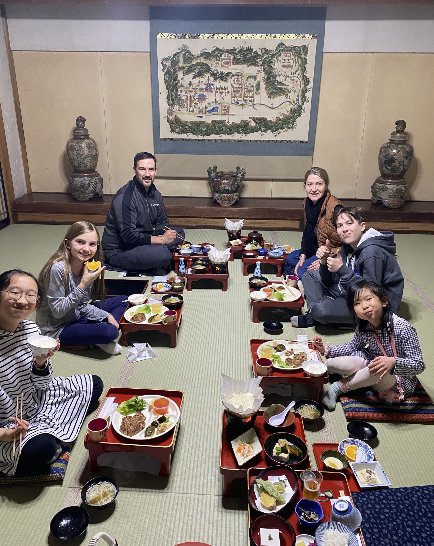 ひまりさんがアメリカの大学に通っていた頃の親友が日本を訪れ、一緒に高野山の宿坊に滞在した
