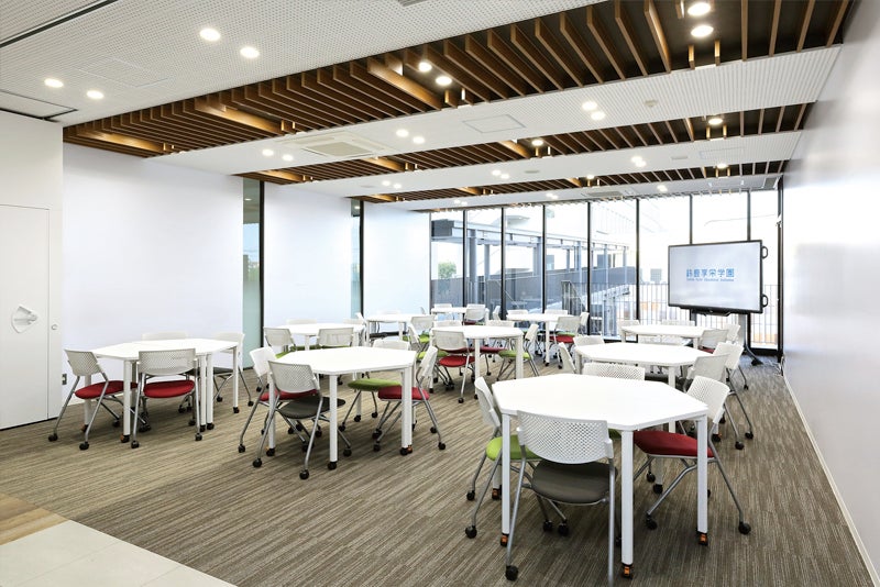 大画面を活用した共有・討論を可能にする、アクティブラーニング教室AGORA