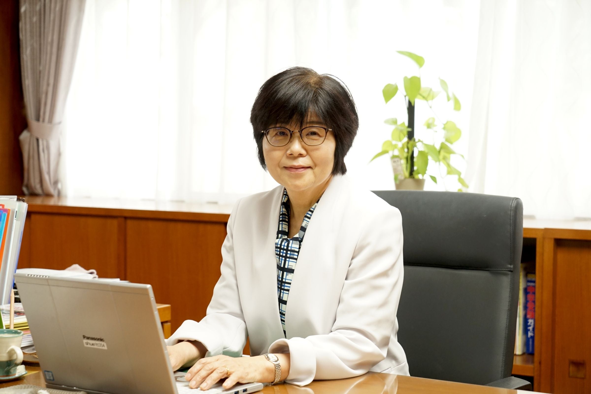 自らも海外で子育てをした経験がある田中尚子校長