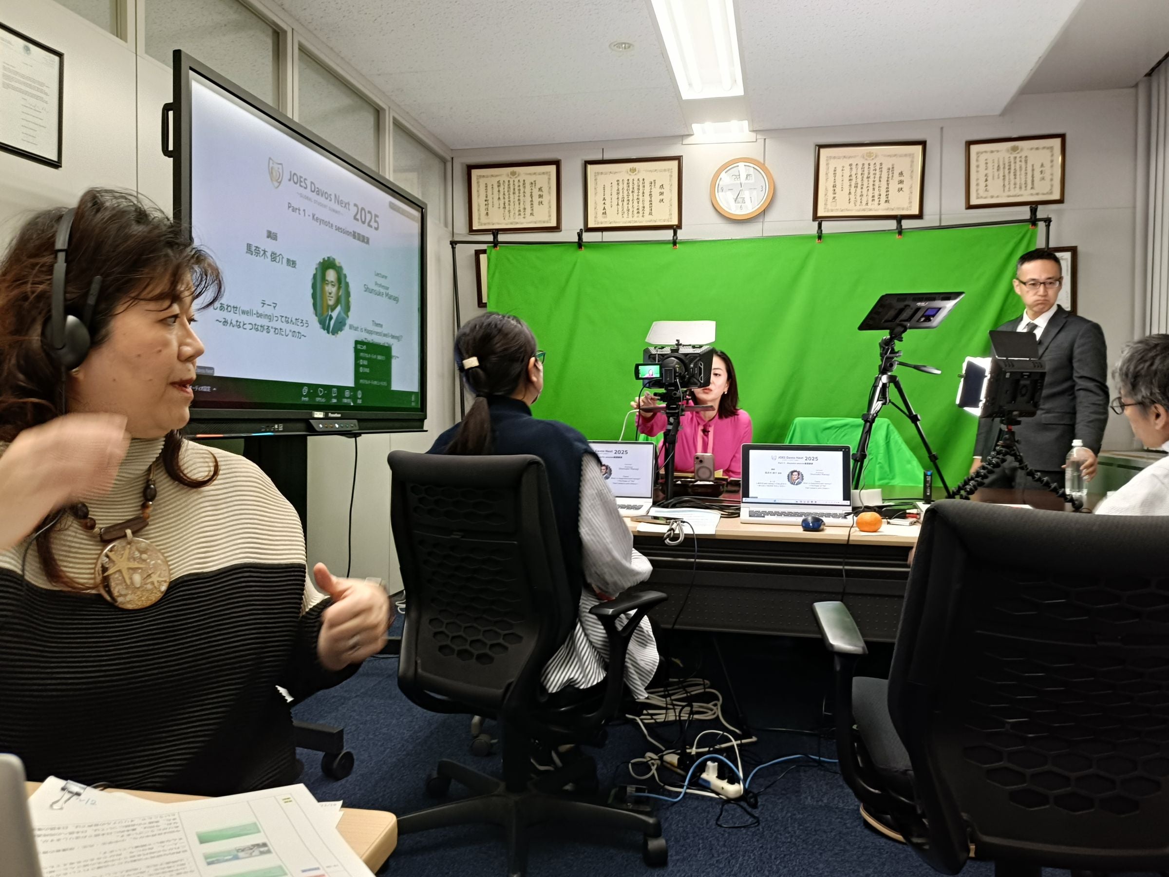 オンエア直前まで微調整が続く。