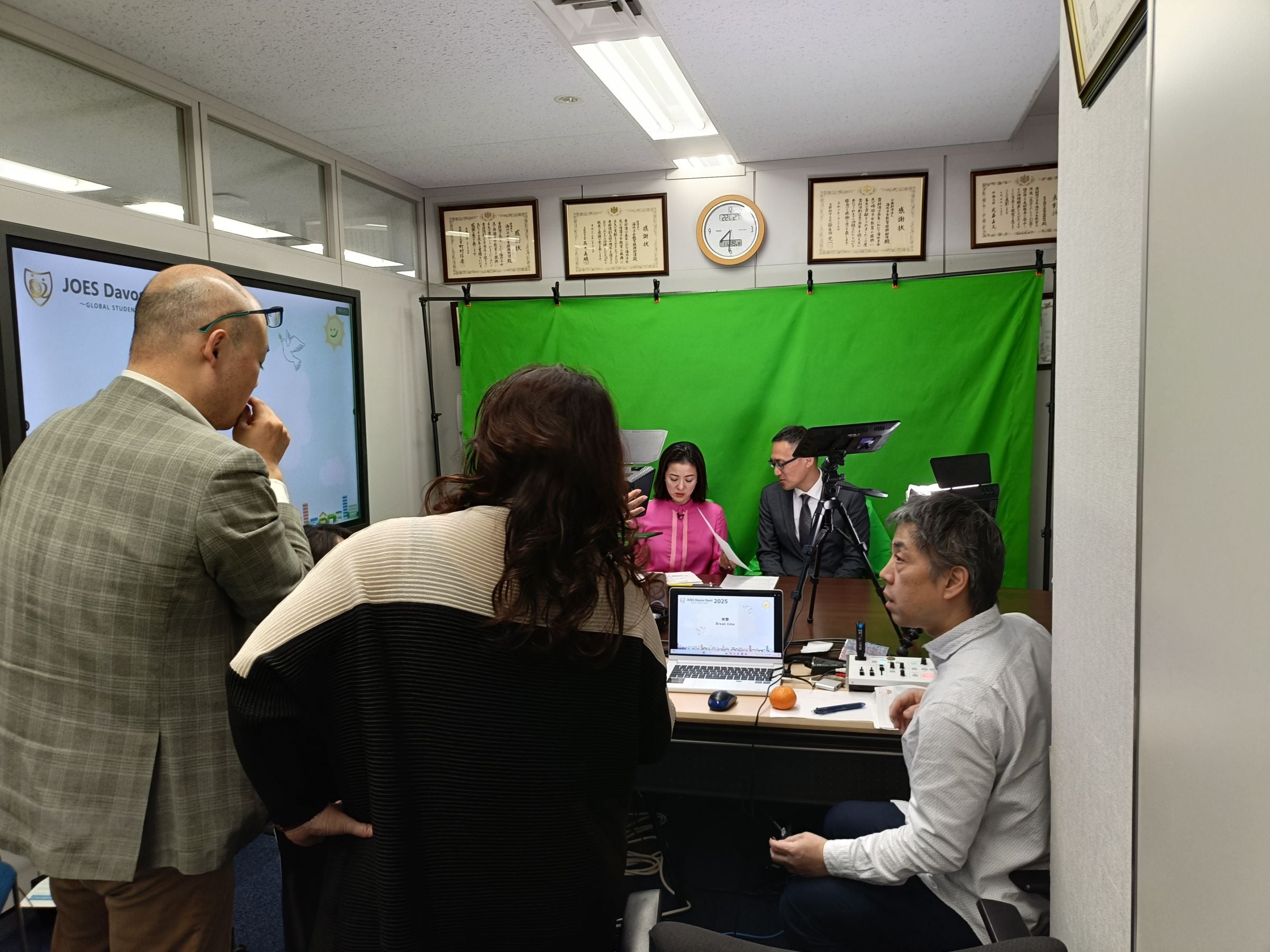 前半終了。休憩時間の間に、急いで打ち合わせと微調整を。  あっという間に後半がはじまりました。