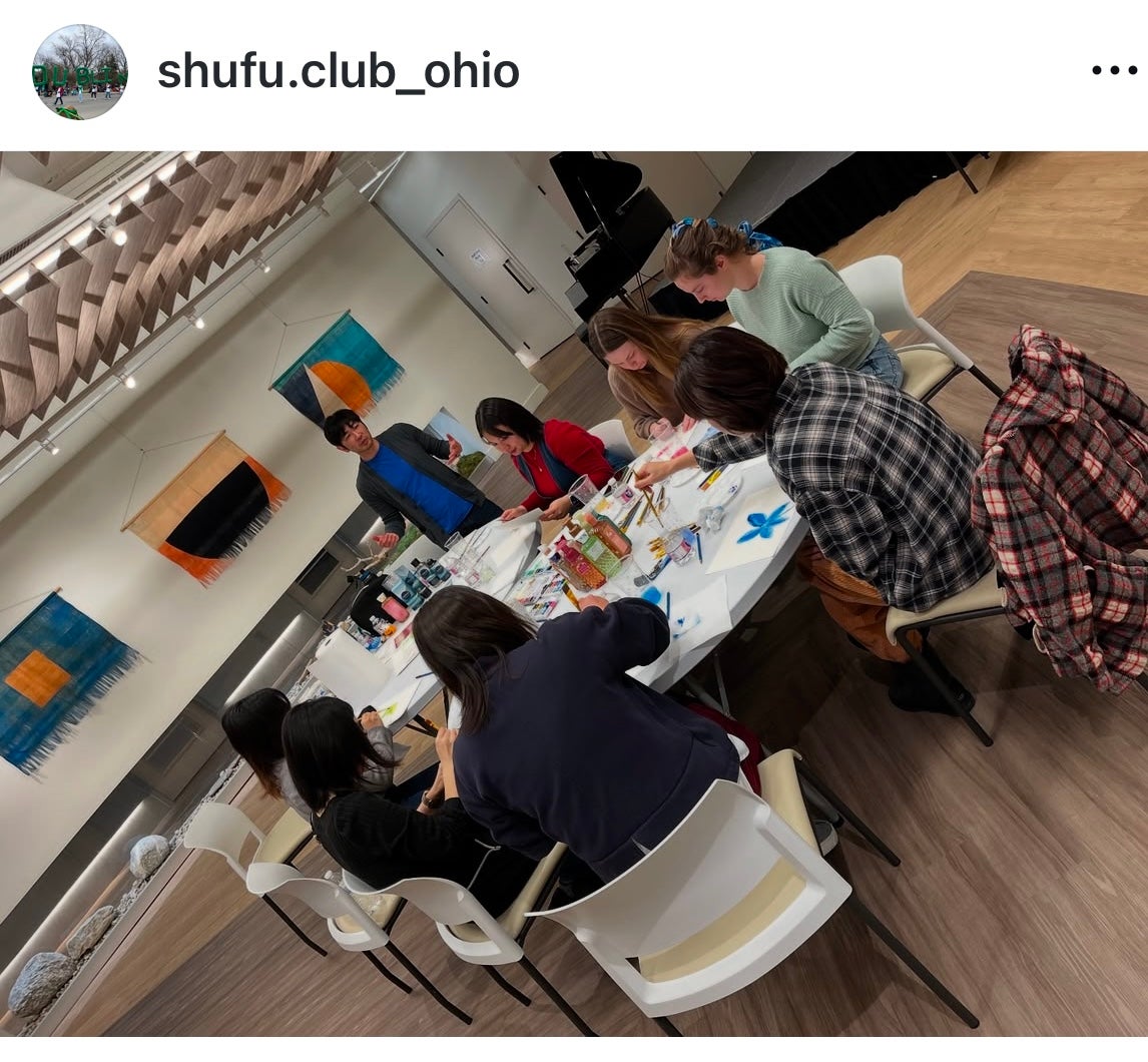 しおりさんと絢子さんはオハイオ州で「shufu club」という、日米の駐在帯同経験者が交流できるサークルを運営。料理教室や絵画教室などを開催し、海外生活での助け合いを目指している