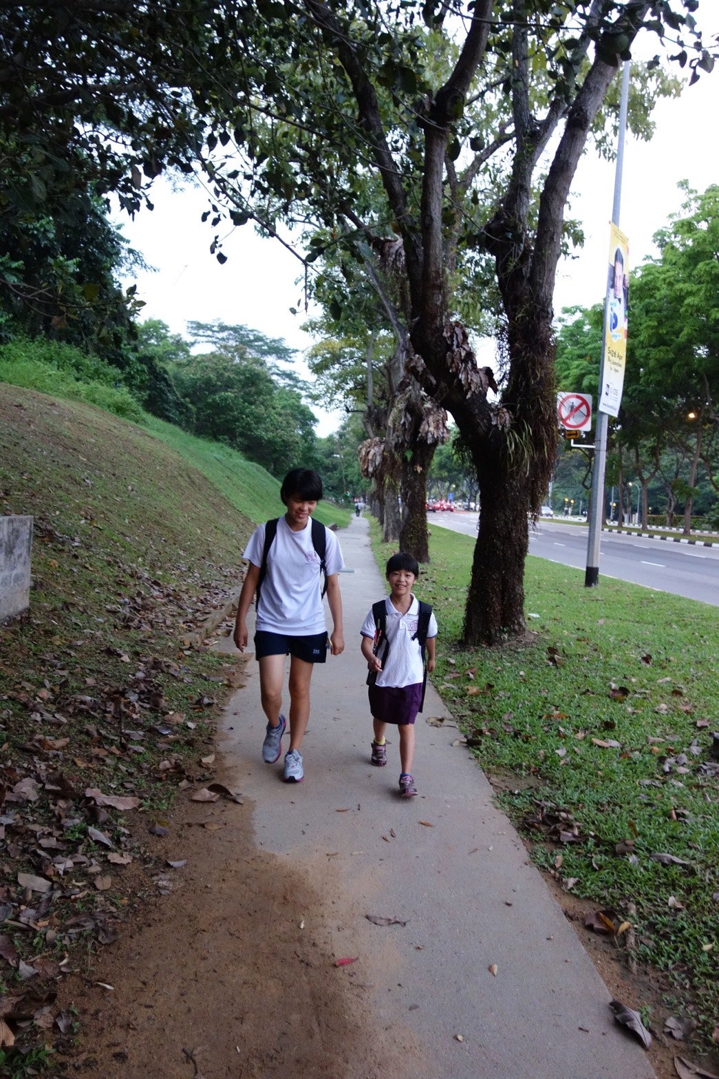 インターナショナルスクールに入学したばかりのリノとレイ