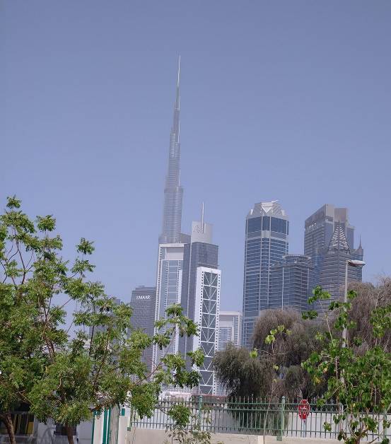 学校から見えるブルジュ・ハリファ