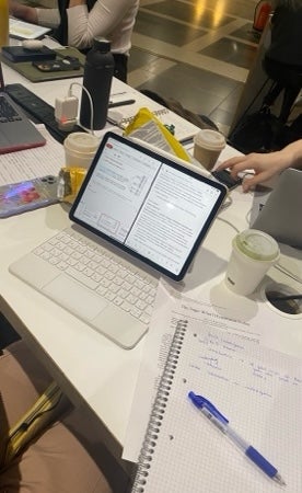 周囲のモチベーションの高さに圧倒された初期の大学院生活。「会社の皆さんに盛大に送り出してもらったのに、付いていけなくてこの先どうしよう」と不安になった
