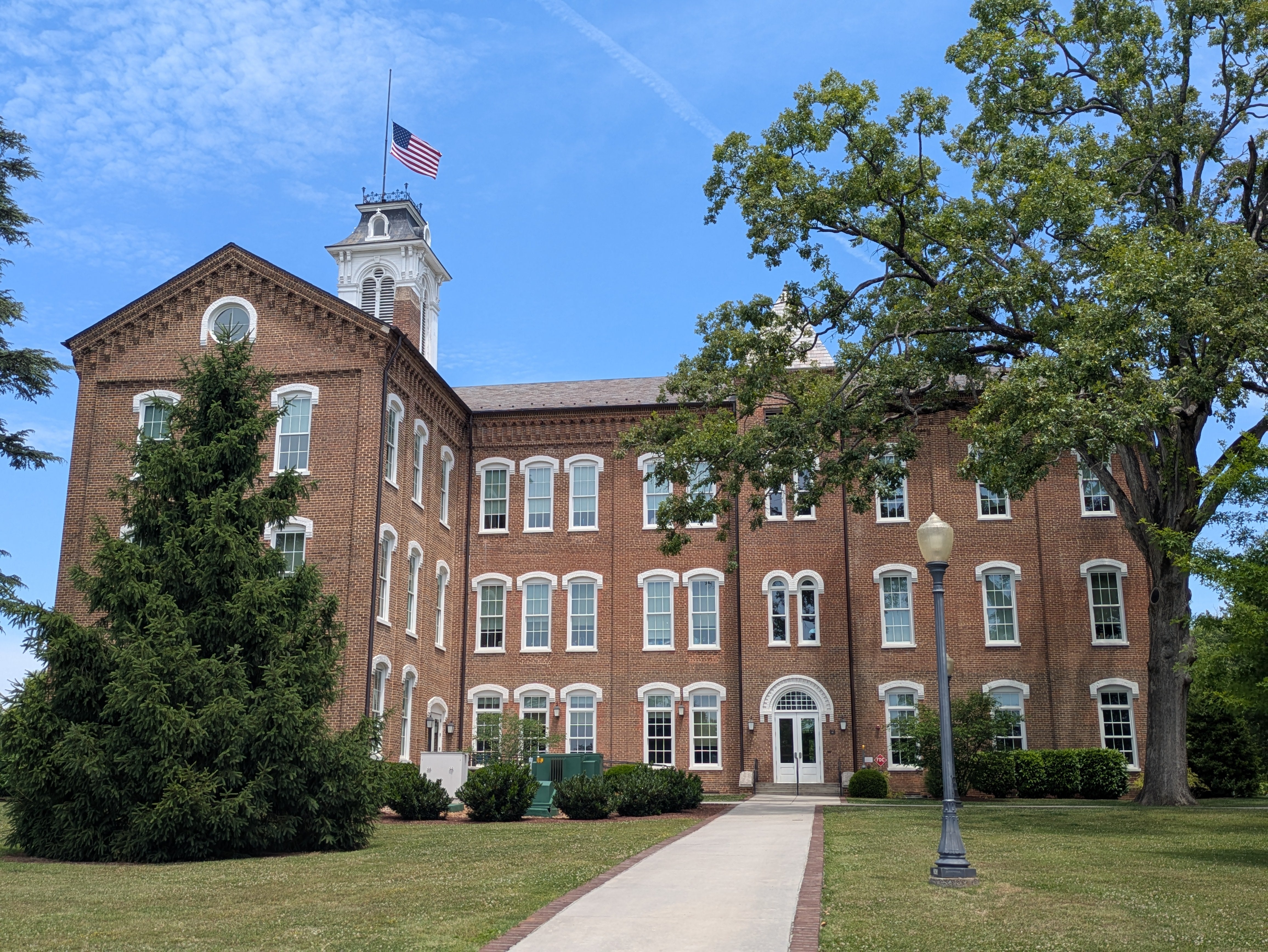 借用校のメリビル大学（アンダーソンホール）
