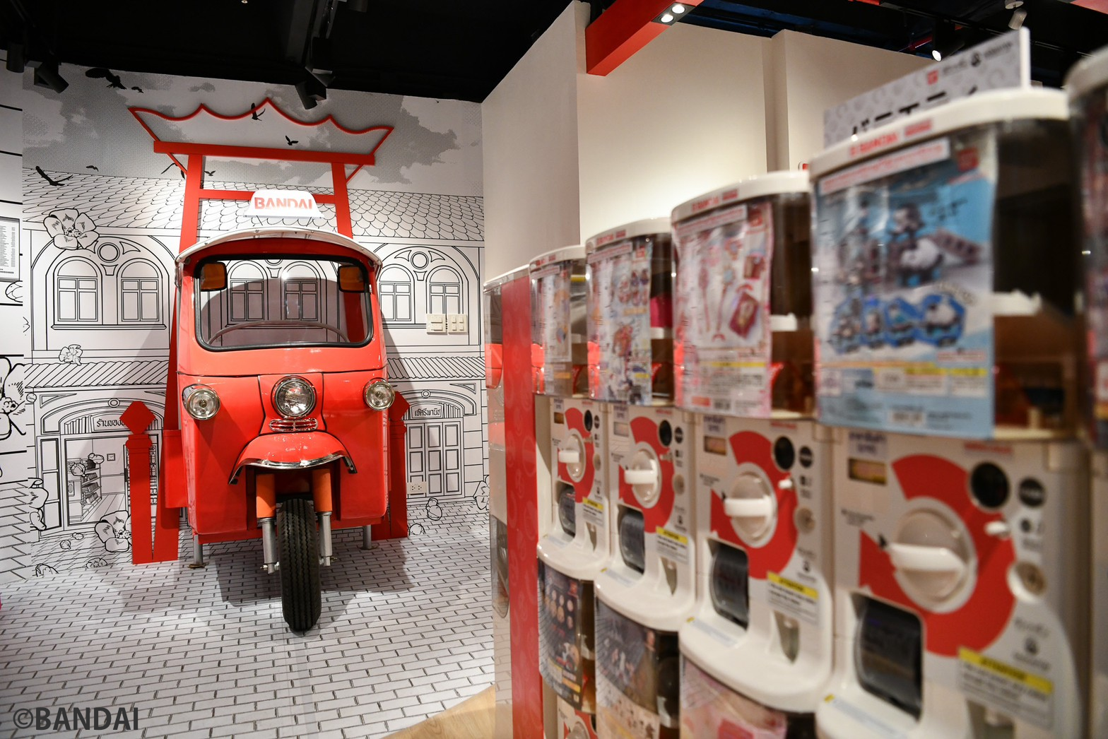 カプセルトイが世界中で大ブームのバンダイ「ガシャポン®」に迫る　帰国子女の先輩にもお話を聞きました！